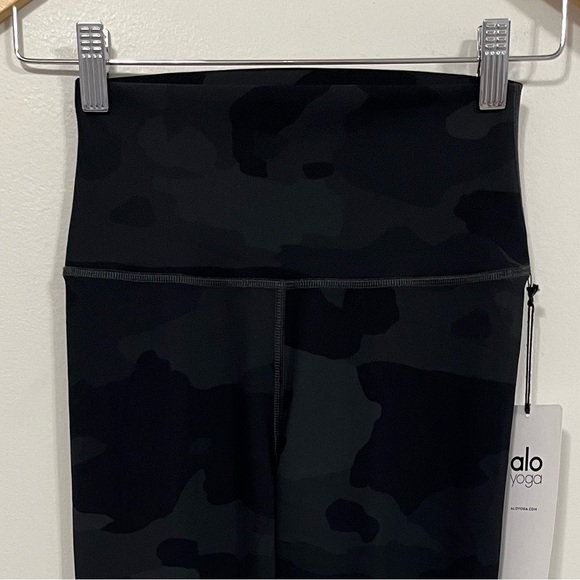 Alo Yoga High Waist Vapor Legging Black Camouflage XS NWT - Picture 9 of 16